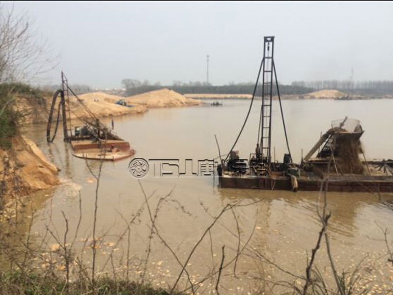 無(wú)節(jié)制開(kāi)采河沙，河堤受損嚴(yán)重
